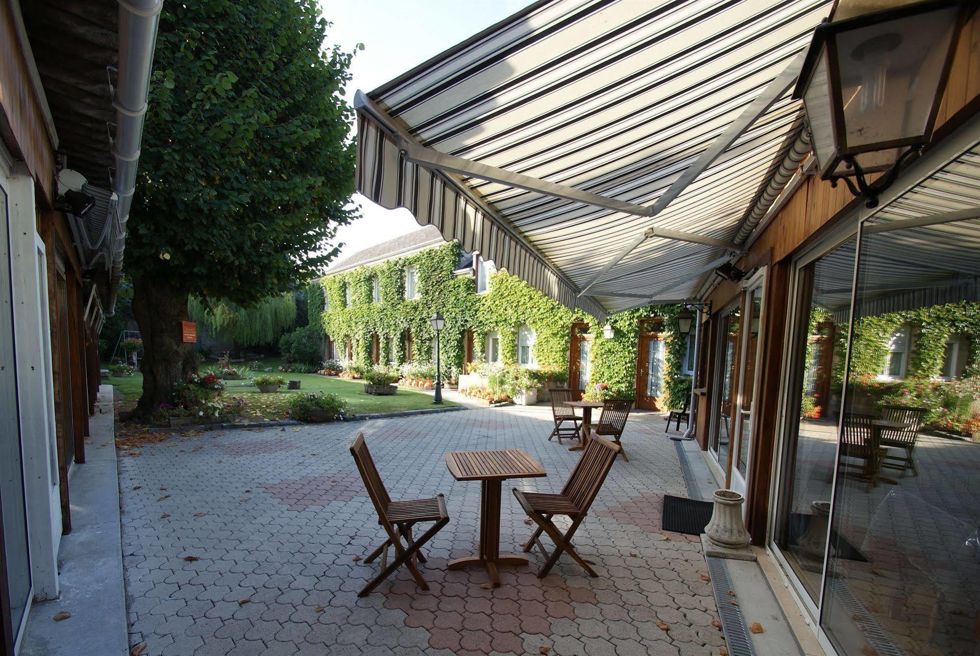 Le Beaugency Hotel Екстериор снимка